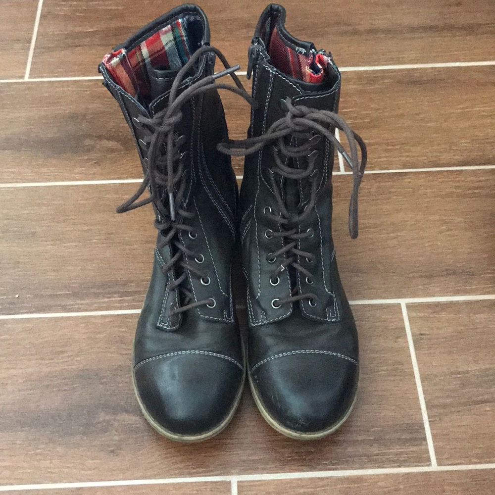 Combat boots in great condition